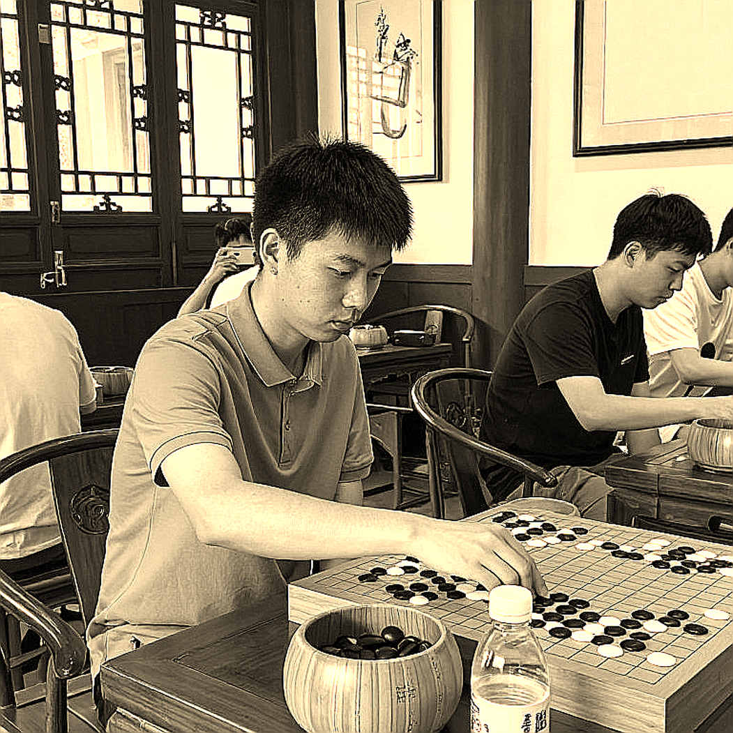 ChessBase Magazine #225: प्राग 2026 के नोट्स, 27 मिनिएचर और एक बही-खाते का ऑडिट